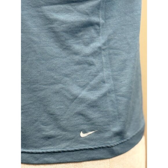 Nike Blue Sleeveless V-Neck Tank Top Womens  M Lightweight Stretch Athleisure - Picture 3 of 6
